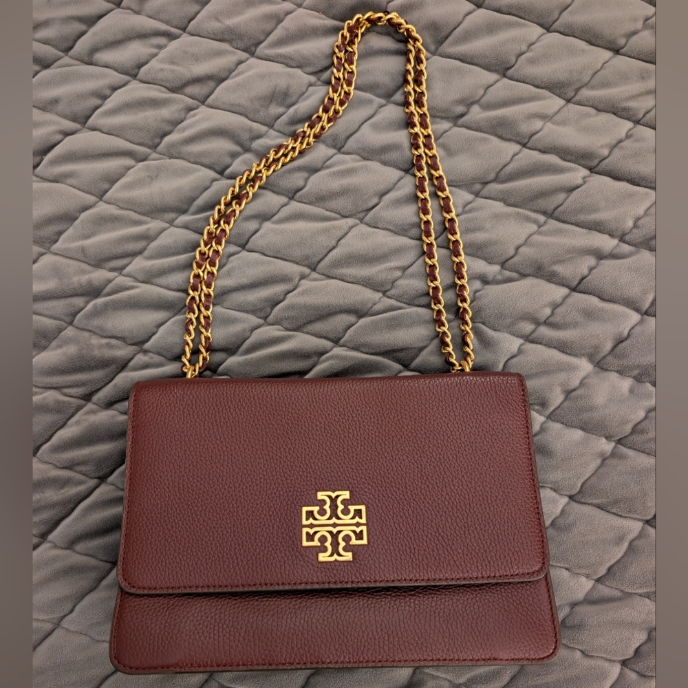 🥳 EUC! 💓 Tory Burch Britten Pebbled Leather Shoulder Bag in Imperial Garnet
